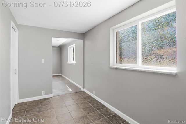 1615 S Commerce Road, Wolverine Lake Village, MI 48390