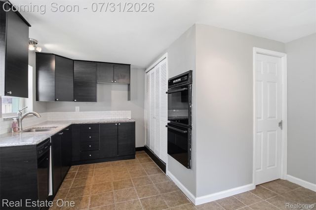1615 S Commerce Road, Wolverine Lake Village, MI 48390