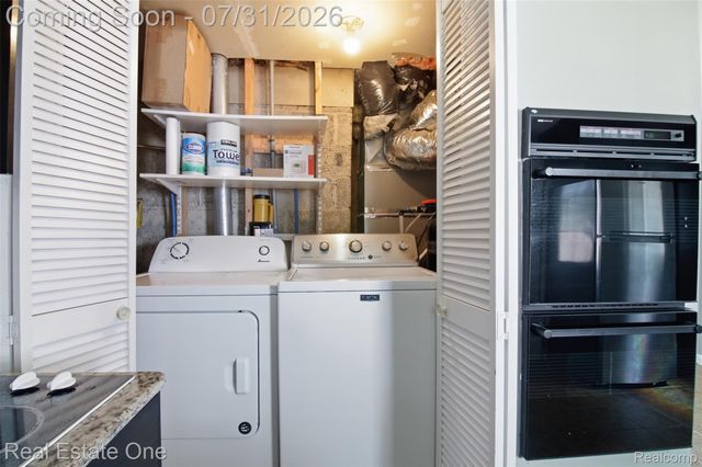 1615 S Commerce Road, Wolverine Lake Village, MI 48390