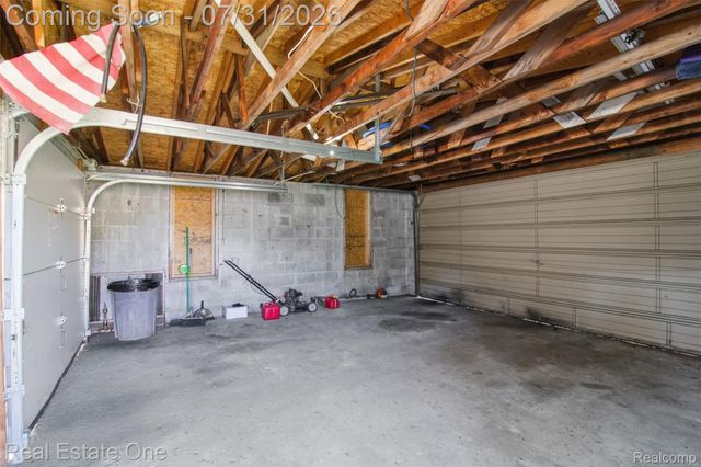 1615 S Commerce Road, Wolverine Lake Village, MI 48390
