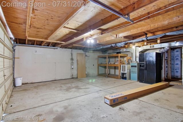 1615 S Commerce Road, Wolverine Lake Village, MI 48390