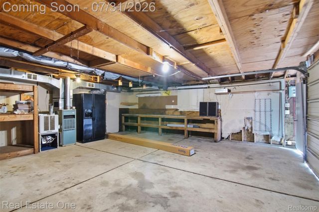 1615 S Commerce Road, Wolverine Lake Village, MI 48390