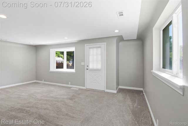 1615 S Commerce Road, Wolverine Lake Village, MI 48390