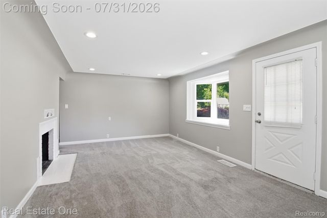 1615 S Commerce Road, Wolverine Lake Village, MI 48390