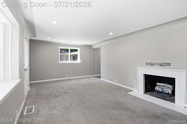 1615 S Commerce Road, Wolverine Lake Village, MI 48390