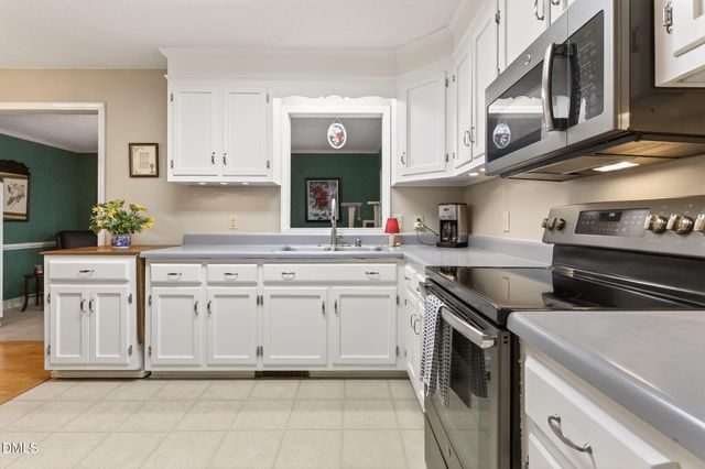 206 Fox Hollow Drive, Clayton, NC 27527