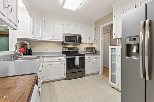 206 Fox Hollow Drive, Clayton, NC 27527