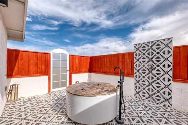 55500 Massachusets, Landers, CA 92285