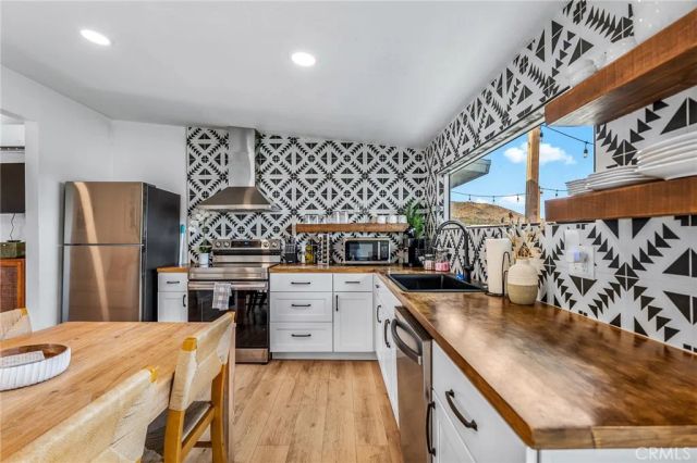 55500 Massachusets, Landers, CA 92285