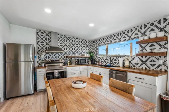 55500 Massachusets, Landers, CA 92285