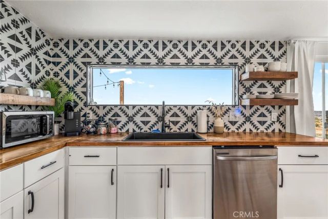 55500 Massachusets, Landers, CA 92285