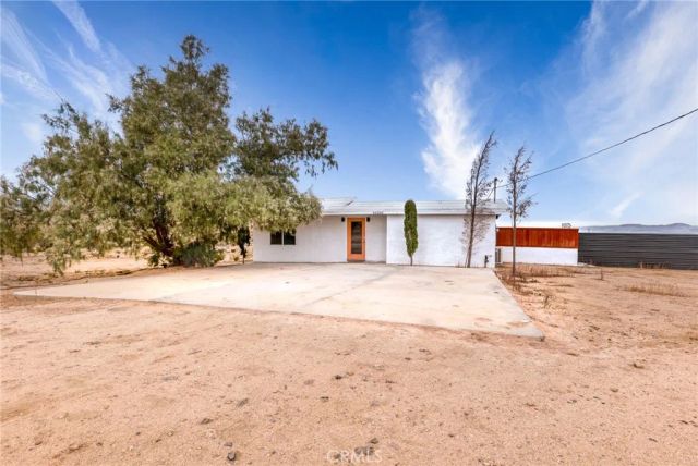 55500 Massachusets, Landers, CA 92285