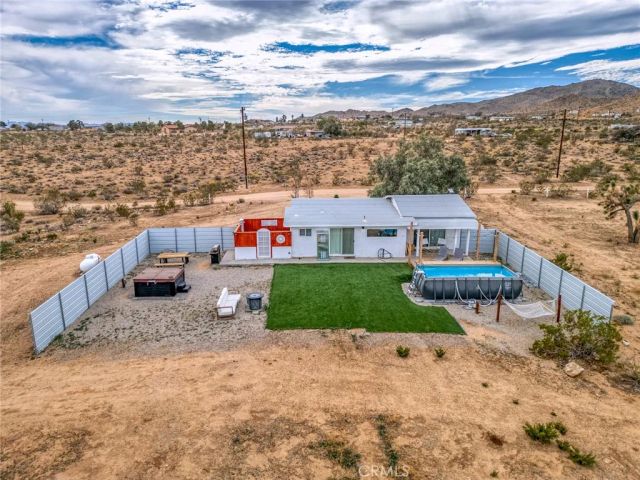 55500 Massachusets, Landers, CA 92285