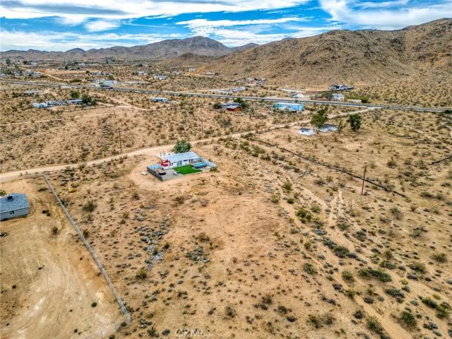 55500 Massachusets, Landers, CA 92285