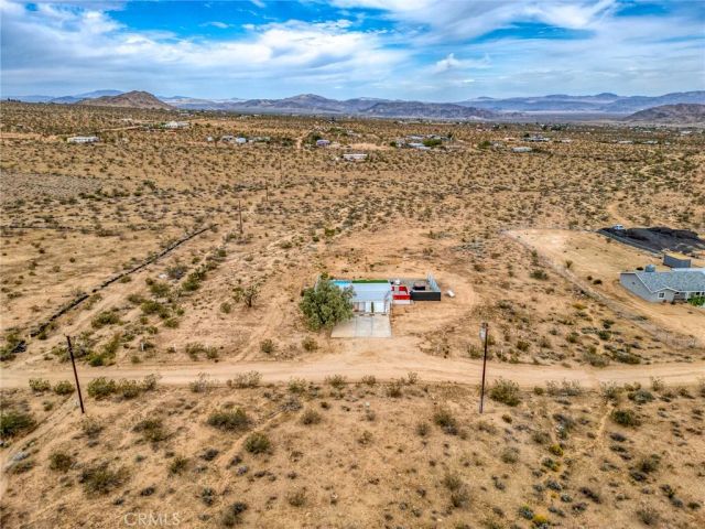 55500 Massachusets, Landers, CA 92285