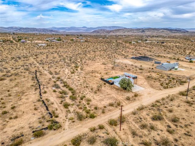 55500 Massachusets, Landers, CA 92285