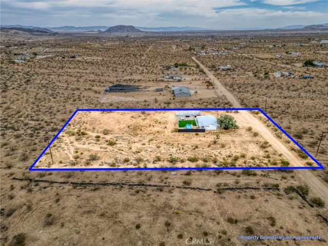 55500 Massachusets, Landers, CA 92285