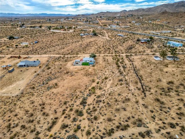 55500 Massachusets, Landers, CA 92285