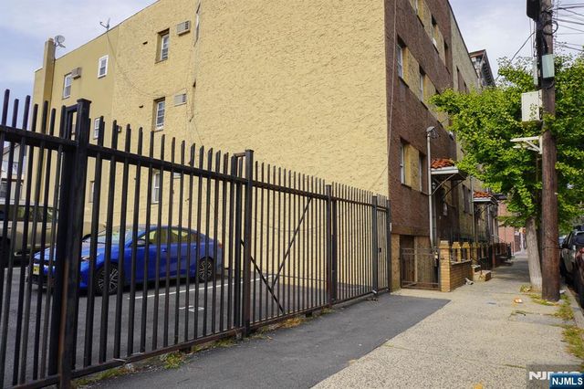 600 N 6th, Newark, NJ 07107