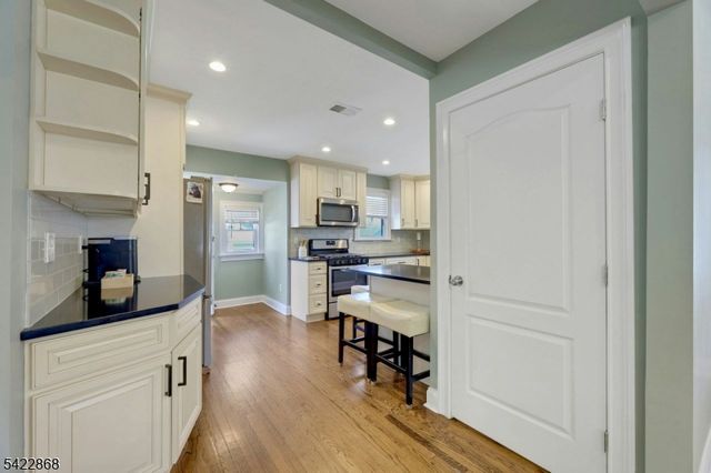 28 Harper Ter, Cedar Grove Twp., NJ 07009
