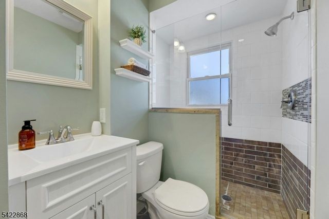 28 Harper Ter, Cedar Grove Twp., NJ 07009