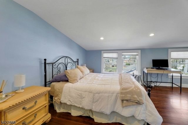28 Harper Ter, Cedar Grove Twp., NJ 07009