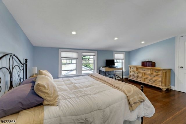 28 Harper Ter, Cedar Grove Twp., NJ 07009