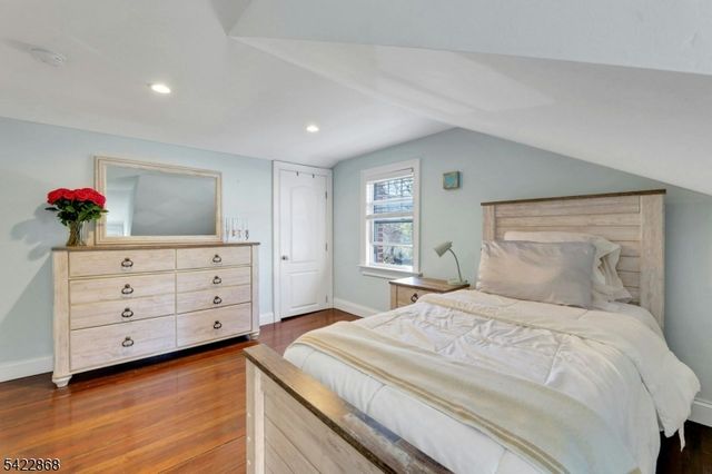 28 Harper Ter, Cedar Grove Twp., NJ 07009