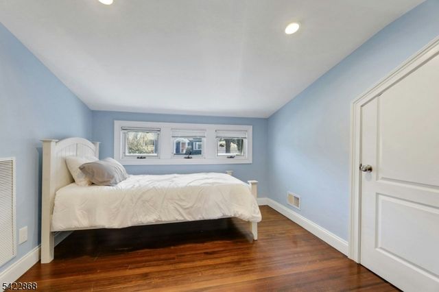 28 Harper Ter, Cedar Grove Twp., NJ 07009