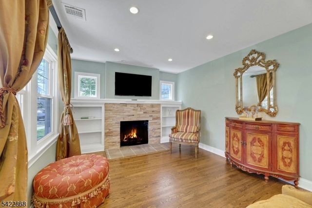 28 Harper Ter, Cedar Grove Twp., NJ 07009