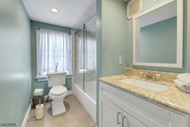 28 Harper Ter, Cedar Grove Twp., NJ 07009