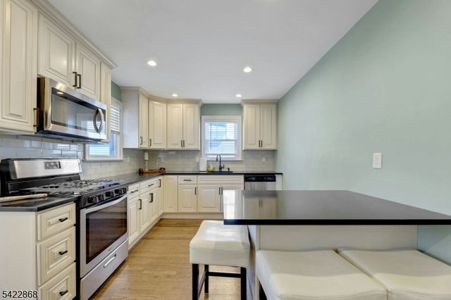 28 Harper Ter, Cedar Grove Twp., NJ 07009