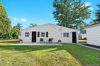 9495 Garforth Drive, White Lake, MI 48386