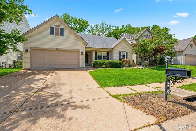 868 Wellesley Terrace Lane, Chesterfield, MO 63017
