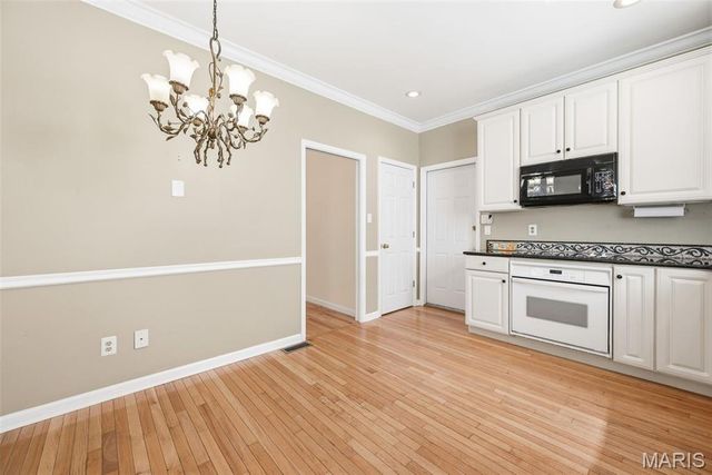 868 Wellesley Terrace Lane, Chesterfield, MO 63017
