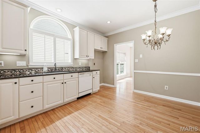 868 Wellesley Terrace Lane, Chesterfield, MO 63017