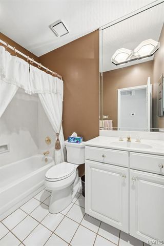 868 Wellesley Terrace Lane, Chesterfield, MO 63017