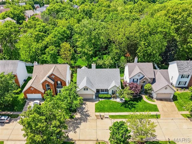 868 Wellesley Terrace Lane, Chesterfield, MO 63017