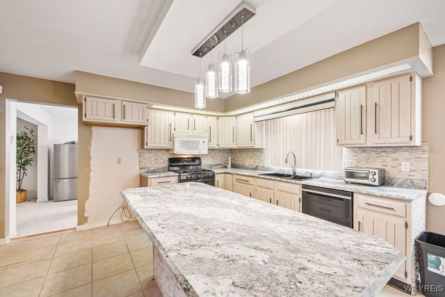 66 Windsong Court, Amherst, NY 14051