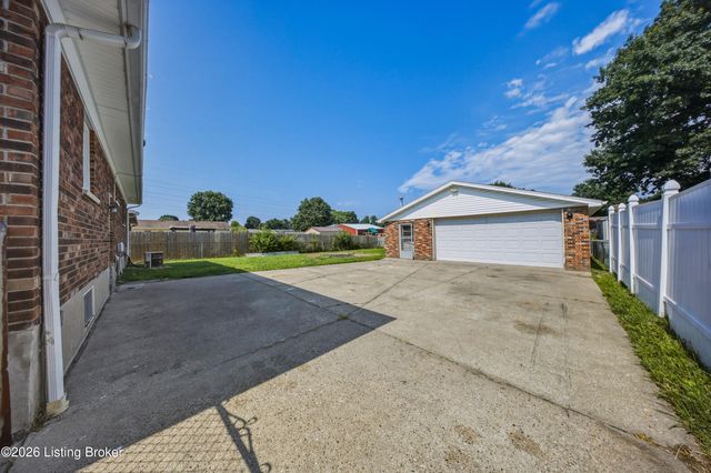 6708 Tamarind Ct, Louisville, KY 40219
