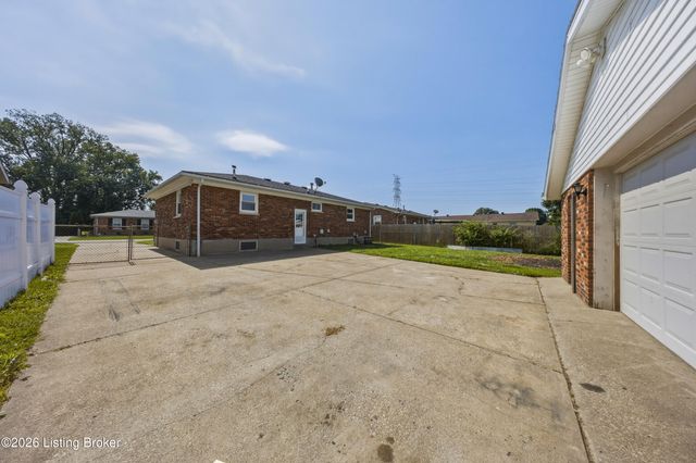 6708 Tamarind Ct, Louisville, KY 40219