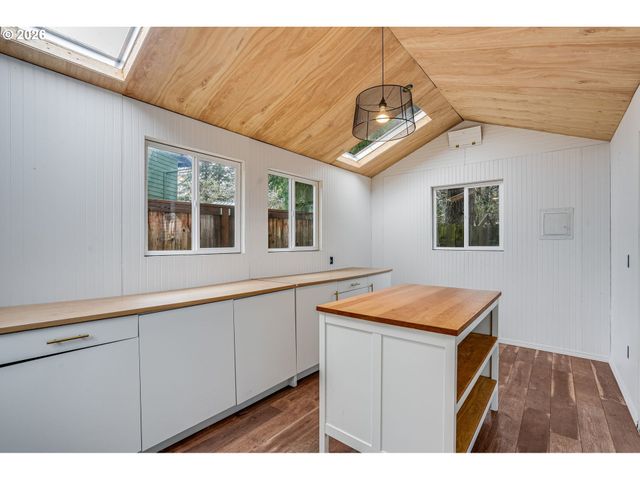 20580 Sw Cheshire Ct, Beaverton, OR 97078