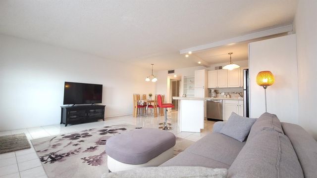 405 Southampton A, West Palm Beach, FL 33417