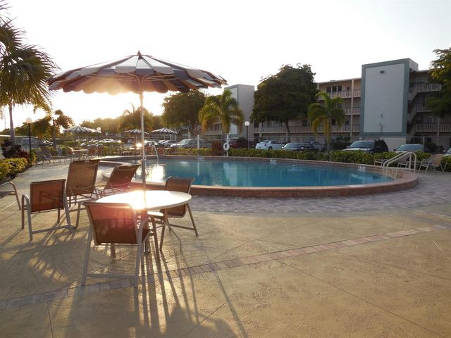405 Southampton A, West Palm Beach, FL 33417