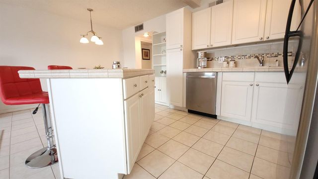 405 Southampton A, West Palm Beach, FL 33417