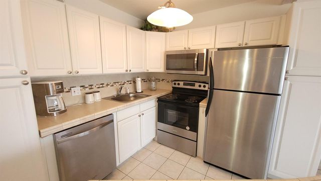 405 Southampton A, West Palm Beach, FL 33417