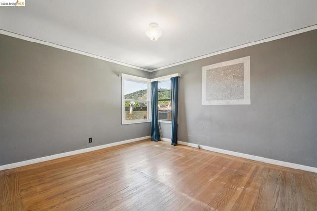 7526 Greenly DR, Oakland, CA 94605