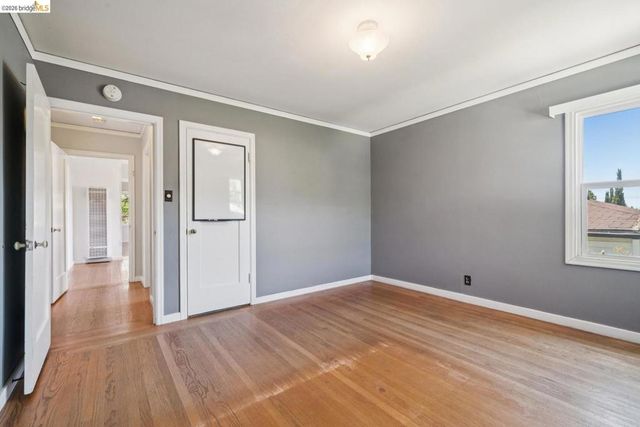 7526 Greenly DR, Oakland, CA 94605