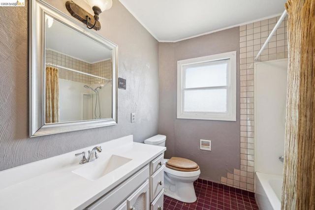 7526 Greenly DR, Oakland, CA 94605