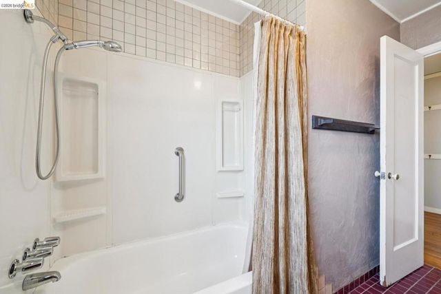 7526 Greenly DR, Oakland, CA 94605